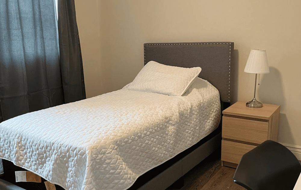 Private room with twin bed and private bathroom